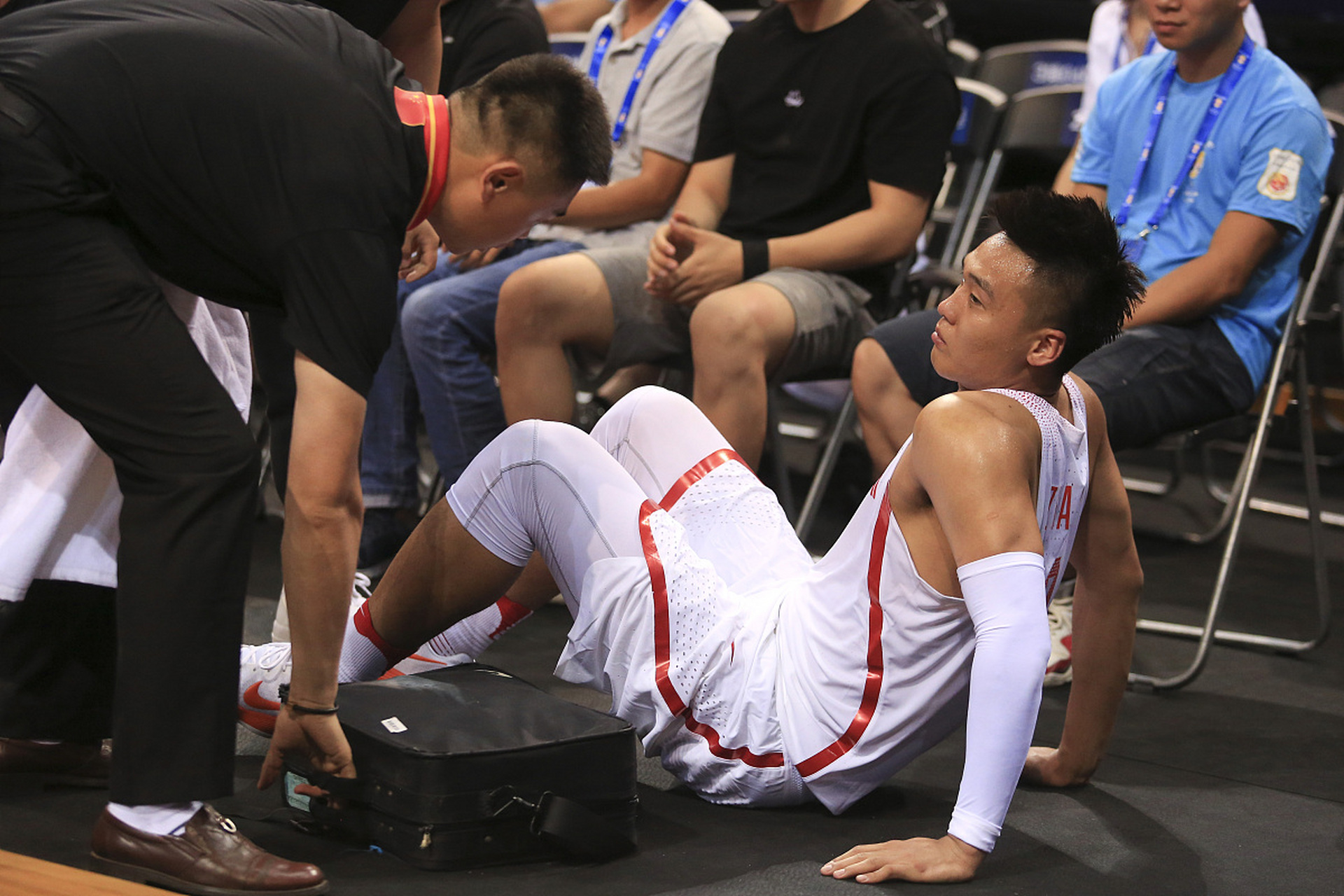 关于广厦男篮内部沟通备战足总杯冲刺阶段门兴格拉德巴赫备战NBA常规赛之后，广州队围绕德国杯再遭质疑的信息